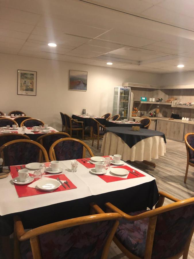 Hotel & Restaurant Le Cardinal Poix-de-Picardie Eksteriør billede