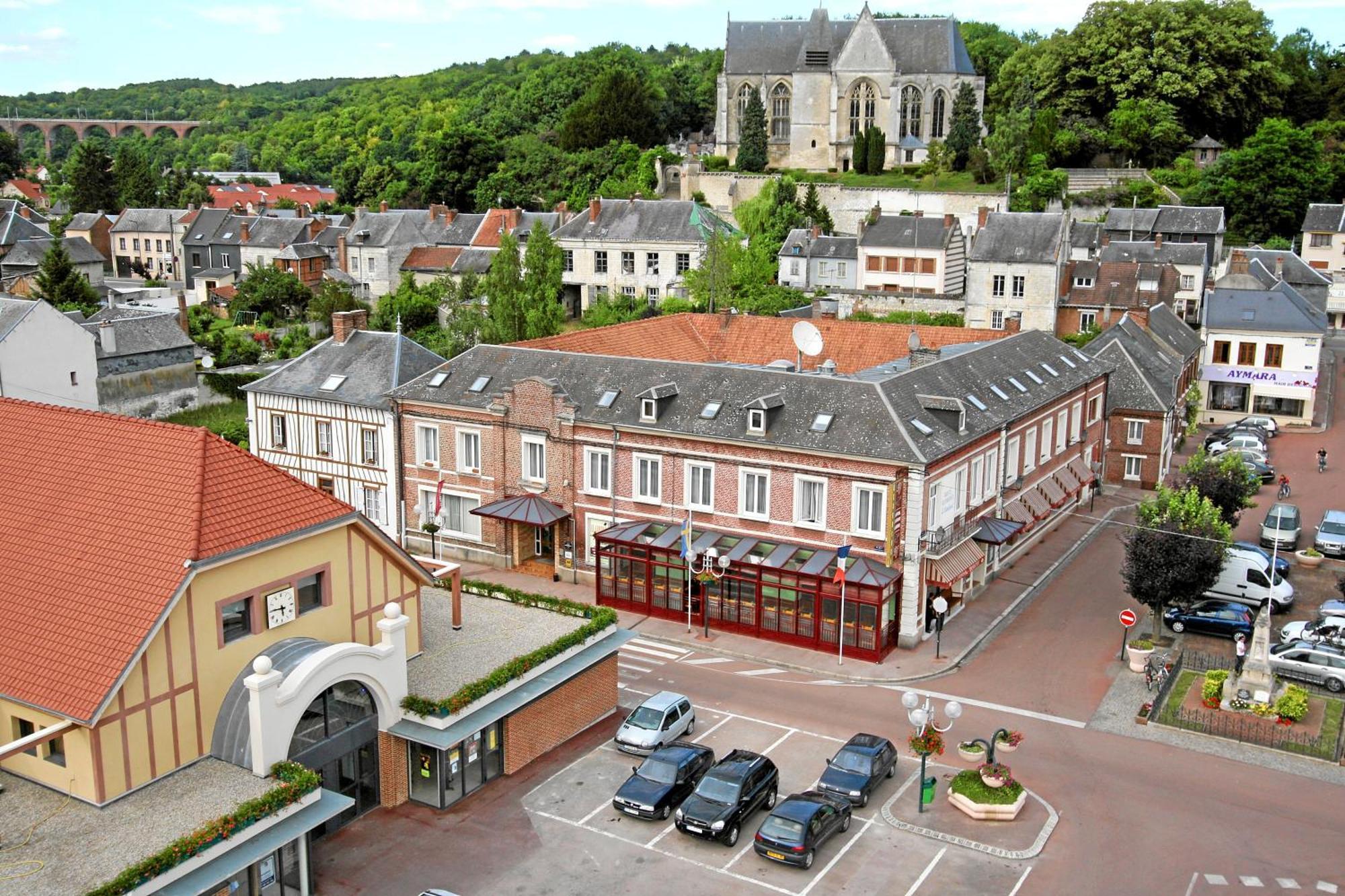 Hotel & Restaurant Le Cardinal Poix-de-Picardie Eksteriør billede