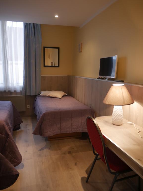 Hotel & Restaurant Le Cardinal Poix-de-Picardie Eksteriør billede