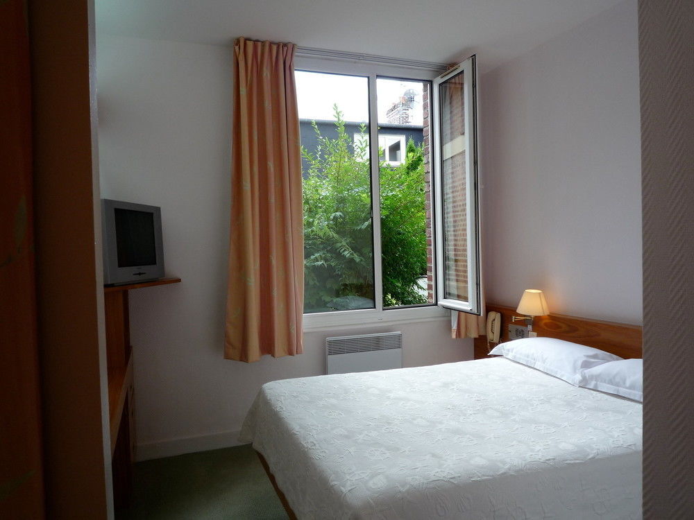 Hotel & Restaurant Le Cardinal Poix-de-Picardie Eksteriør billede