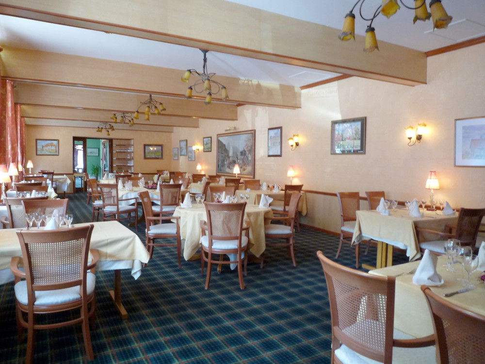 Hotel & Restaurant Le Cardinal Poix-de-Picardie Eksteriør billede